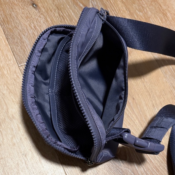 Lululemon athletica belt bag - Picture 4 of 6